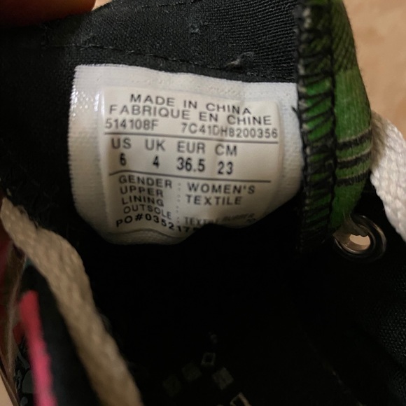 Used Converse - Picture 2 of 2